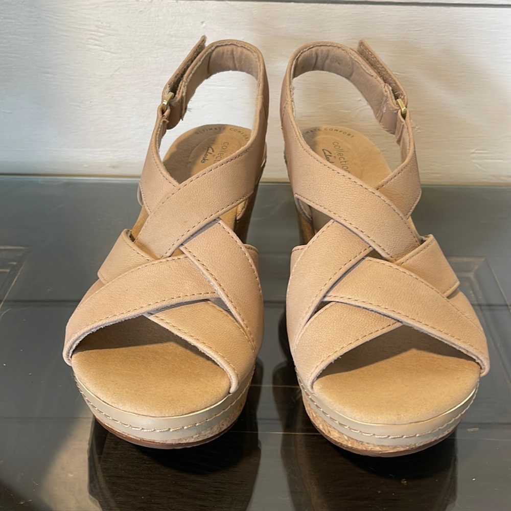 NIB Clarks Annadel Pearl Sand Nubuck wedge 9